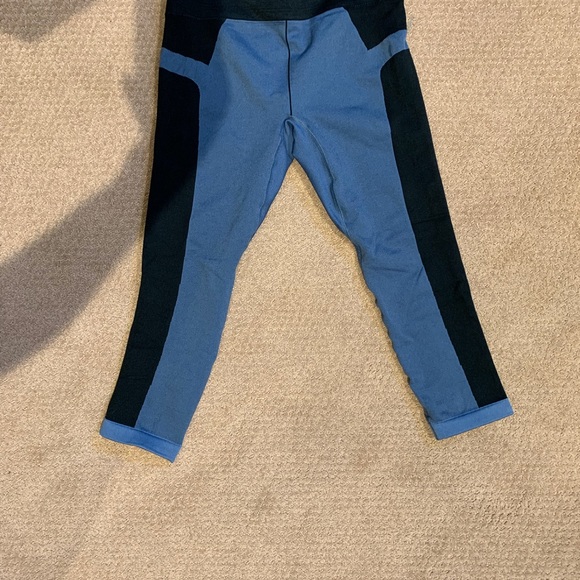 Under Armour Vanish Seamless Crop. NWT! - Picture 2 of 6